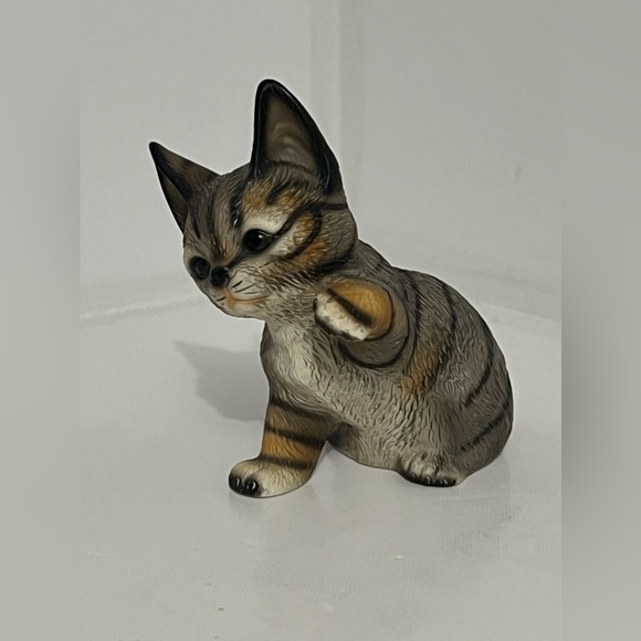 Harvey Knox Ceramic Playful Kitten Figure - Picture 5 of 13